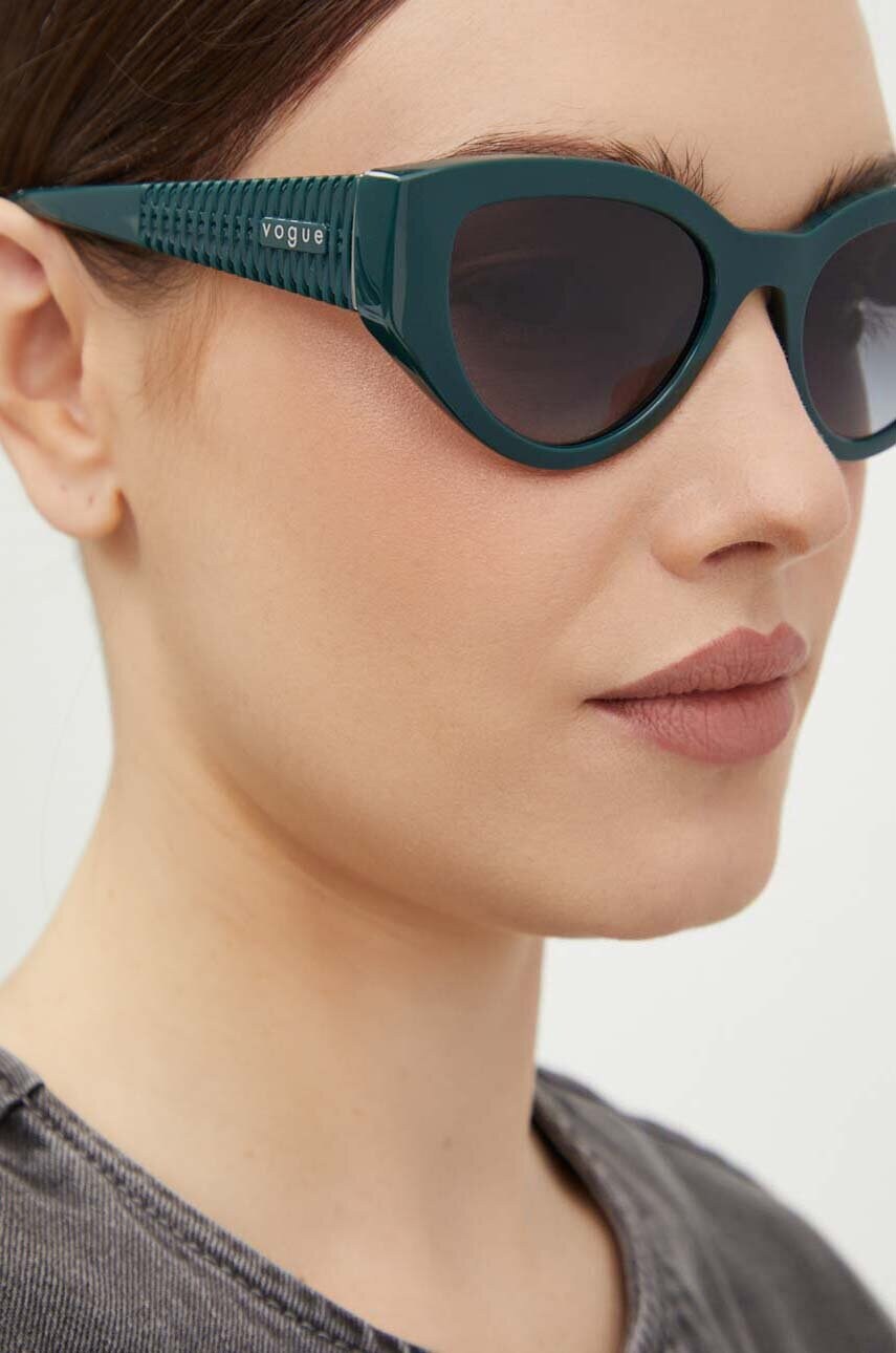 Сонцезахисні окуляри VOGUE жіночі колір зелений 0VO5566S