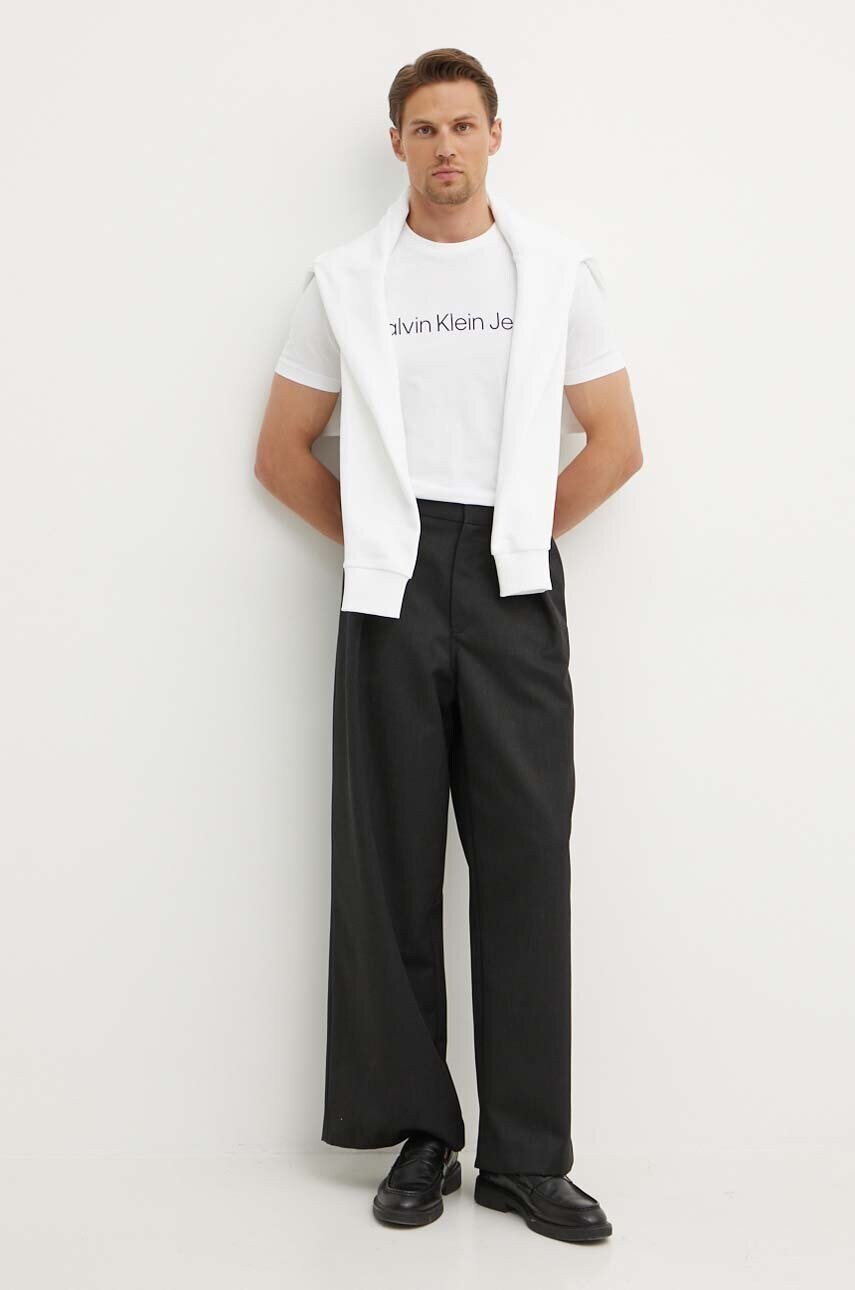 Бавовняна футболка Calvin Klein Jeans чоловіча колір білий з принтом J30J322552