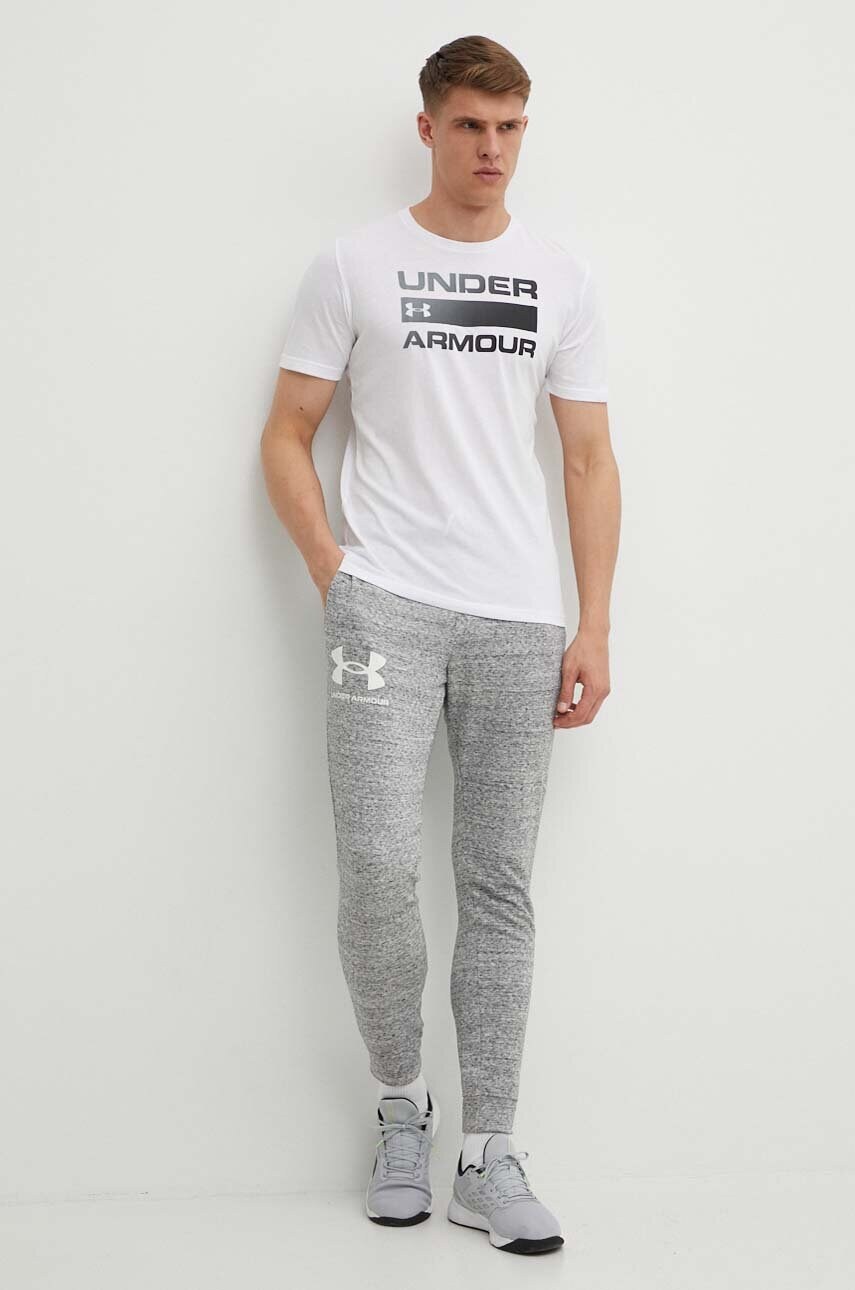 Тренувальна футболка Under Armour Team Issue Wordmark колір білий з принтом 1329582