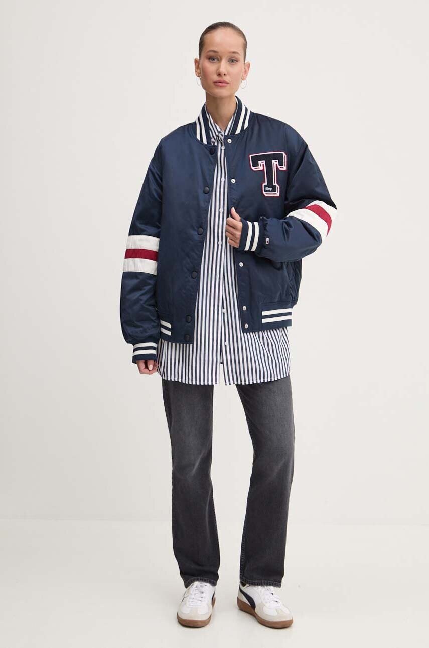 Куртка-бомбер Tommy Jeans жіноча колір синій перехідна oversize DW0DW18306