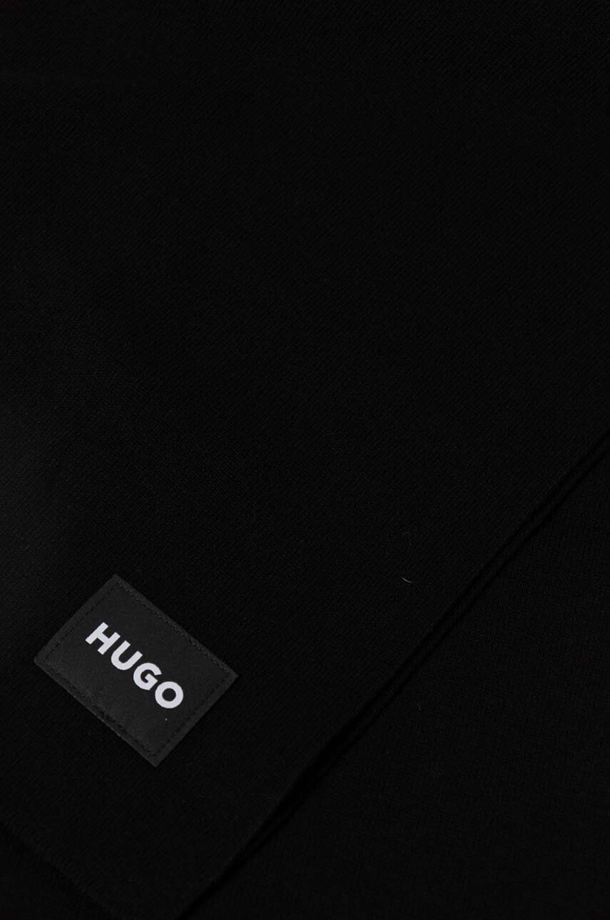 Бавовняний шарф HUGO колір чорний з аплікацією 50521562