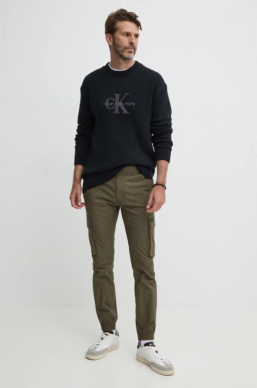 Штани Calvin Klein Jeans чоловічі колір коричневий фасон cargo J30J326438