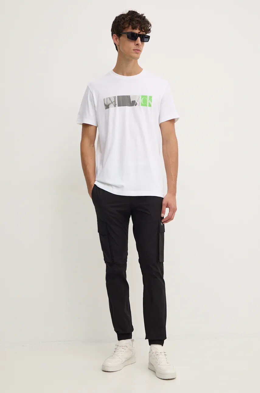 Бавовняна футболка Calvin Klein Jeans чоловіча колір білий з принтом J30J326865
