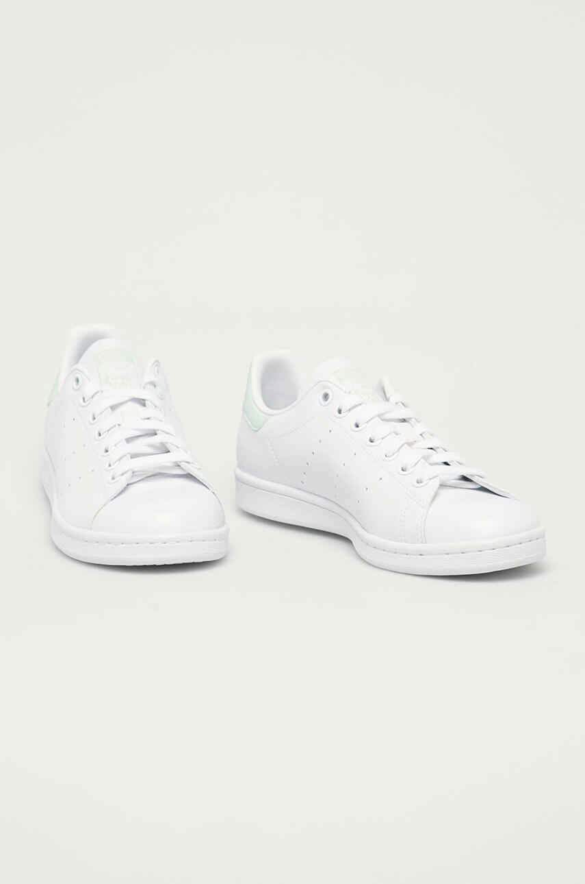 Кросівки adidas Originals колір білий на плоскому ходу