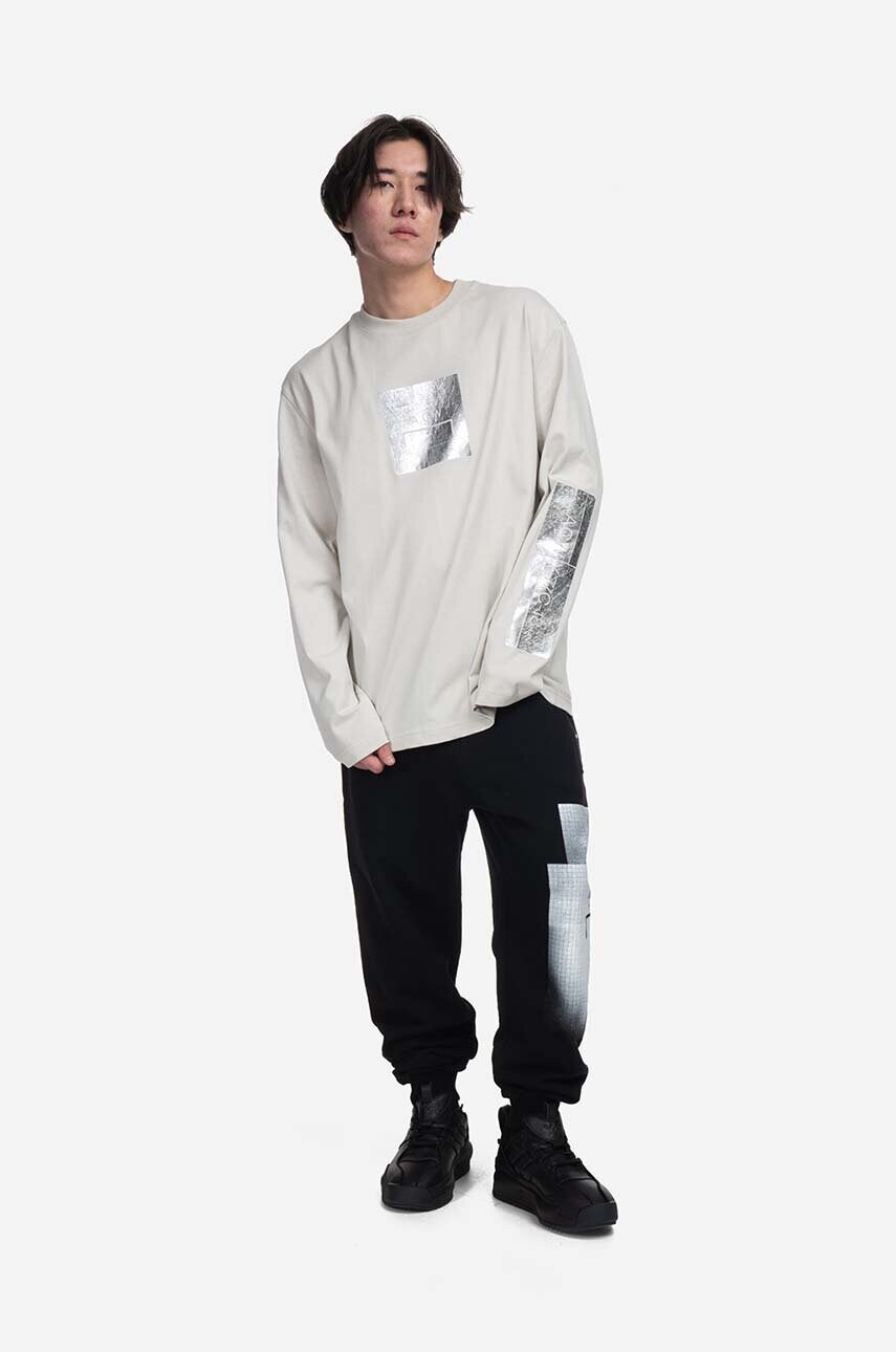 Бавовняний лонгслів A-COLD-WALL* Foil Grid LS T-Shirt колір сірий з принтом ACWMTS111-BONE