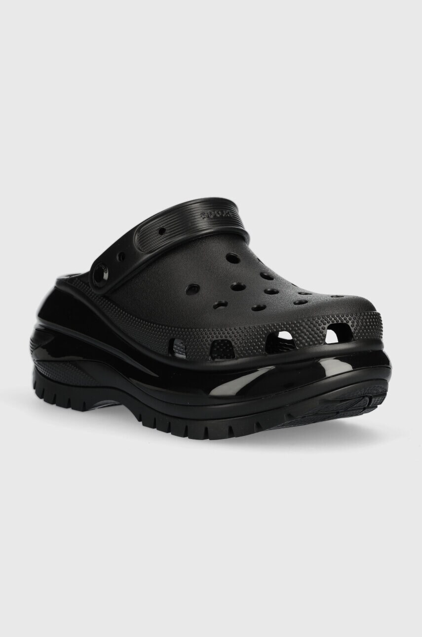 Шльопанці Crocs Classic Mega Crush Clog жіночі колір чорний на платформі 207988.001-001