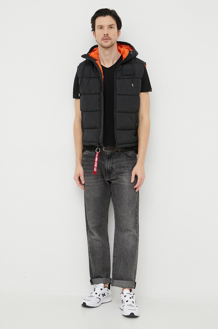 Безрукавка Alpha Industries чоловічий колір чорний перехідний 118110.03-Black