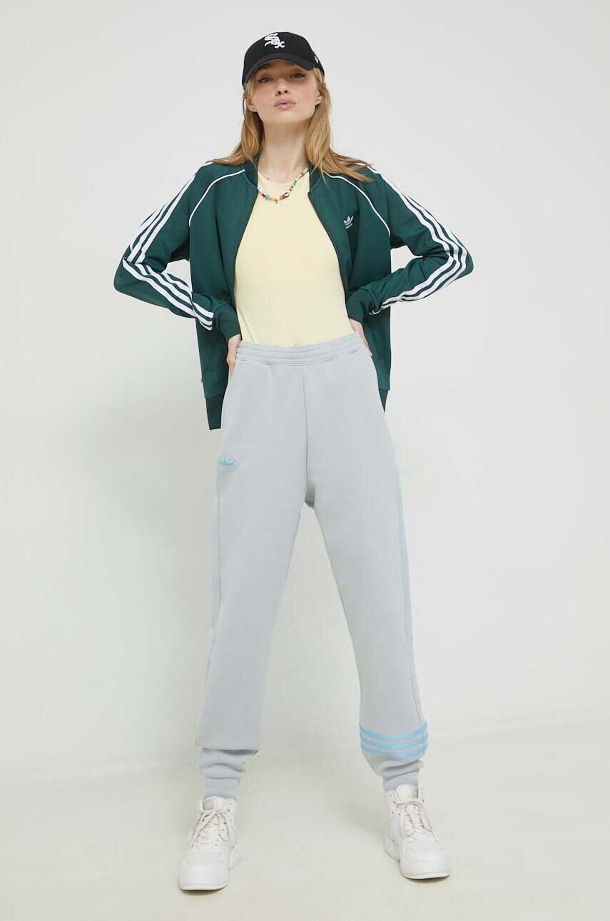 Спортивні штани adidas Originals колір сірий з аплікацією