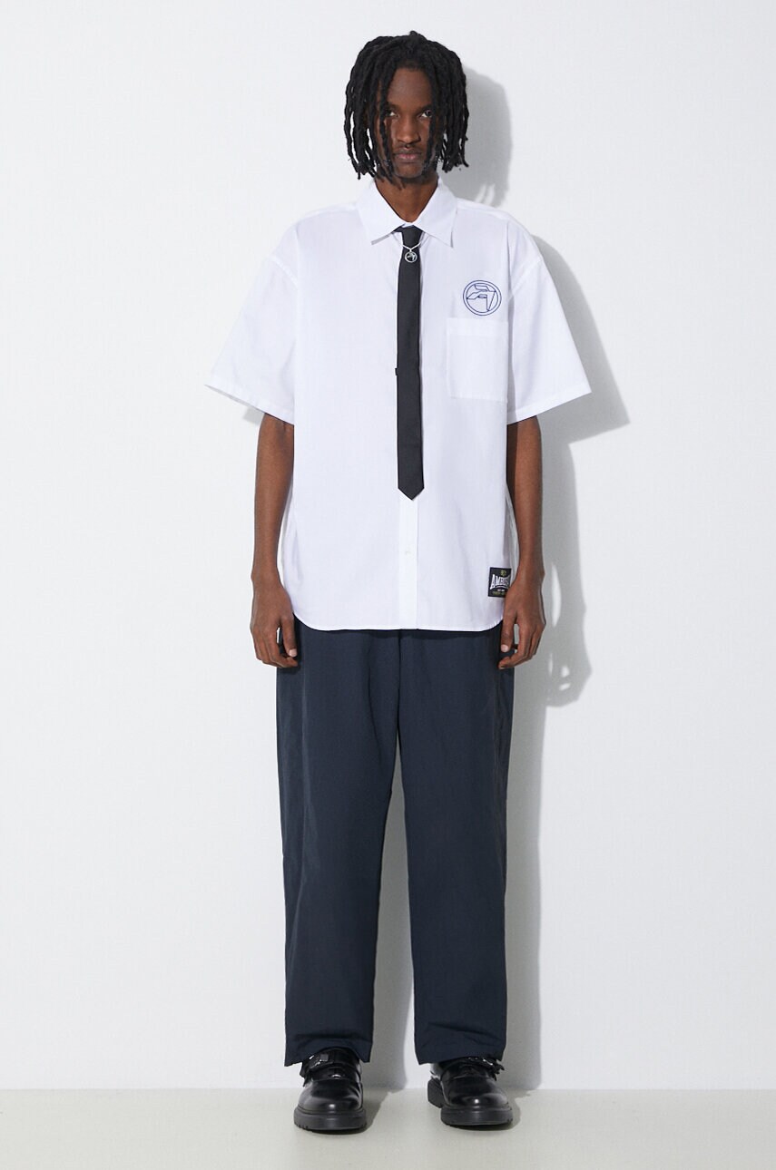 Бавовняна сорочка AMBUSH Circle Emblem S/S Shirt чоловіча колір білий relaxed класичний комір BMGG001S24FAB
