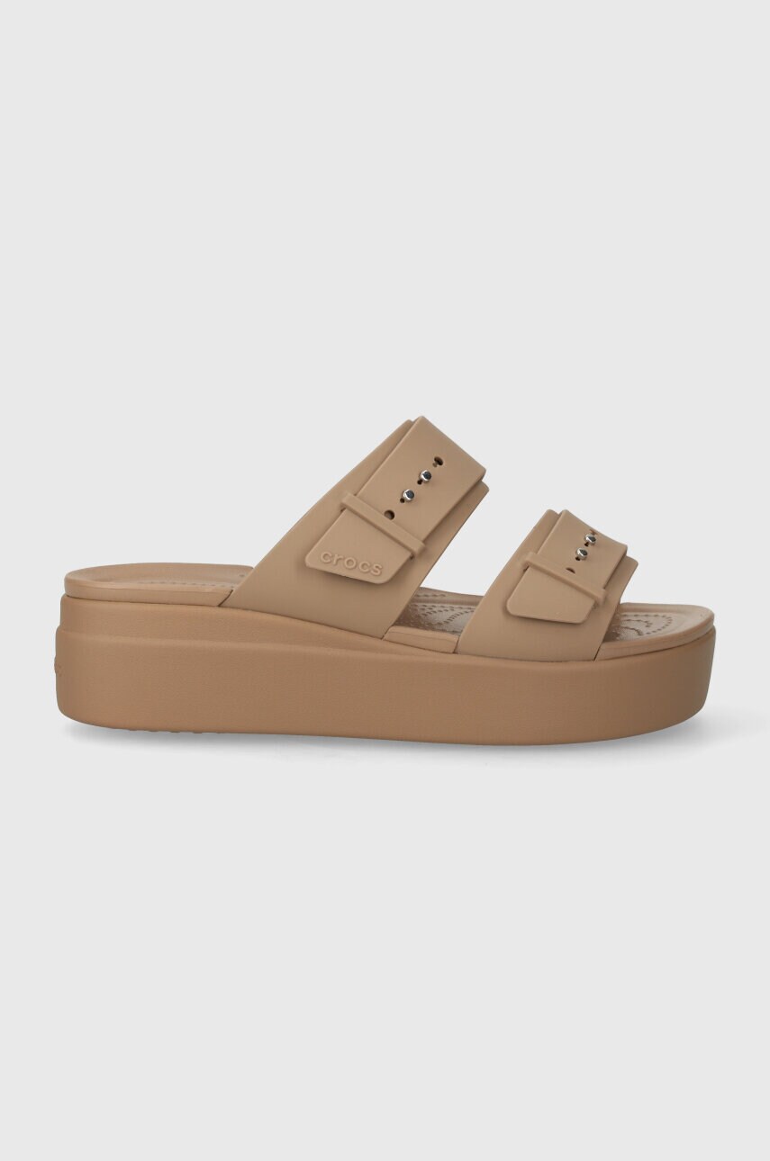 Шльопанці Crocs Brooklyn Low Wedge Sandal жіночі колір коричневий на платформі 207431