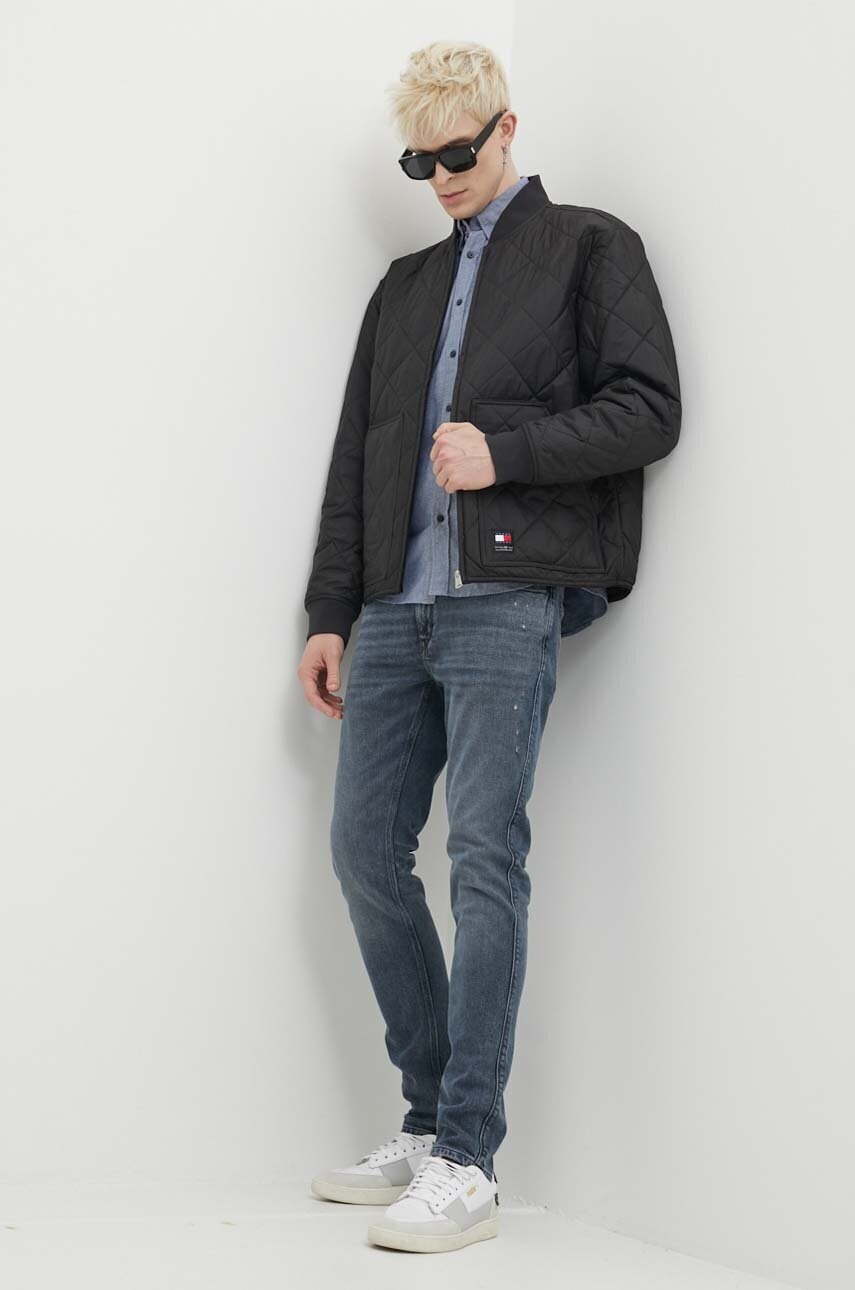 Куртка Tommy Jeans чоловіча колір чорний перехідна DM0DM18703
