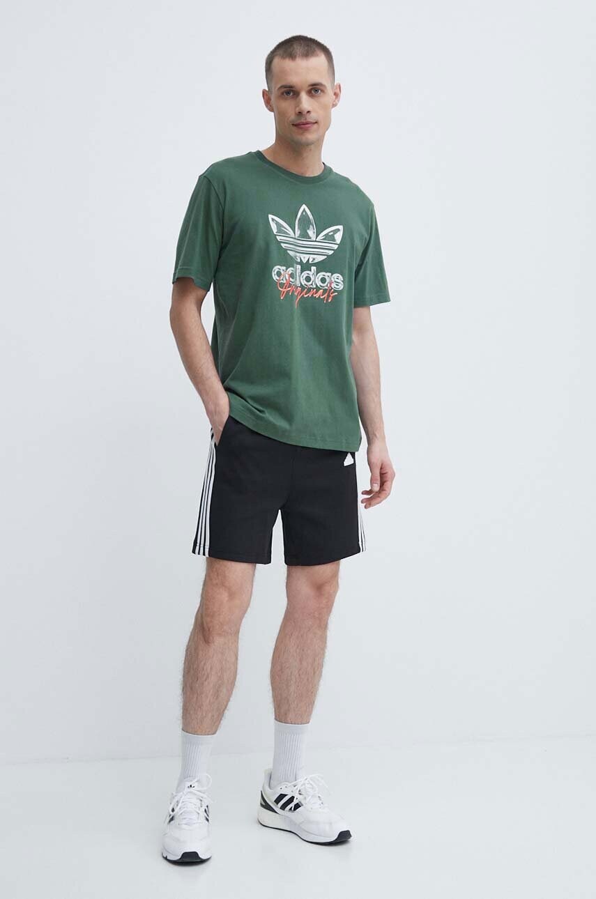Бавовняна футболка adidas Originals чоловіча колір зелений з принтом IS0228