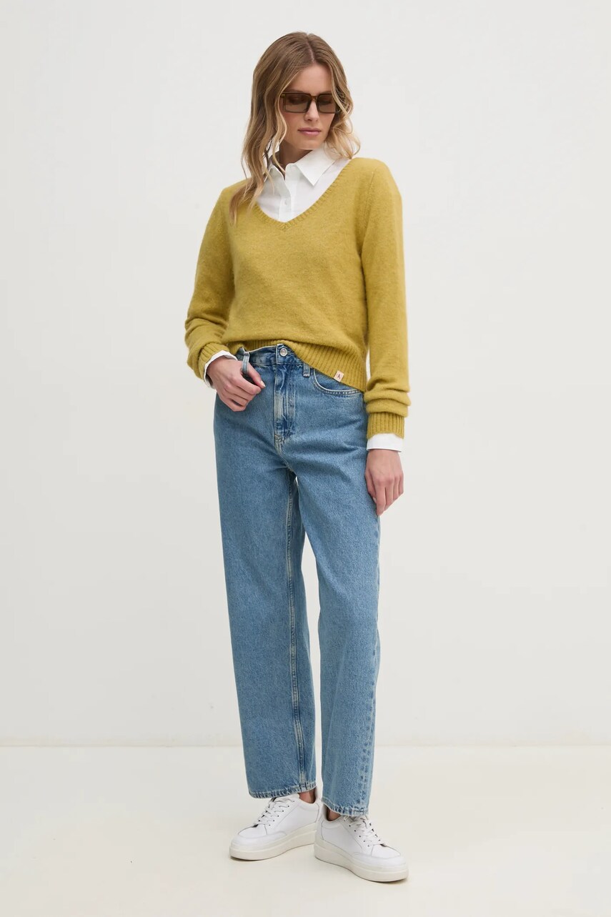 Бавовняна сорочка Calvin Klein Jeans жіноча колір бежевий relaxed класичний комір J20J225079